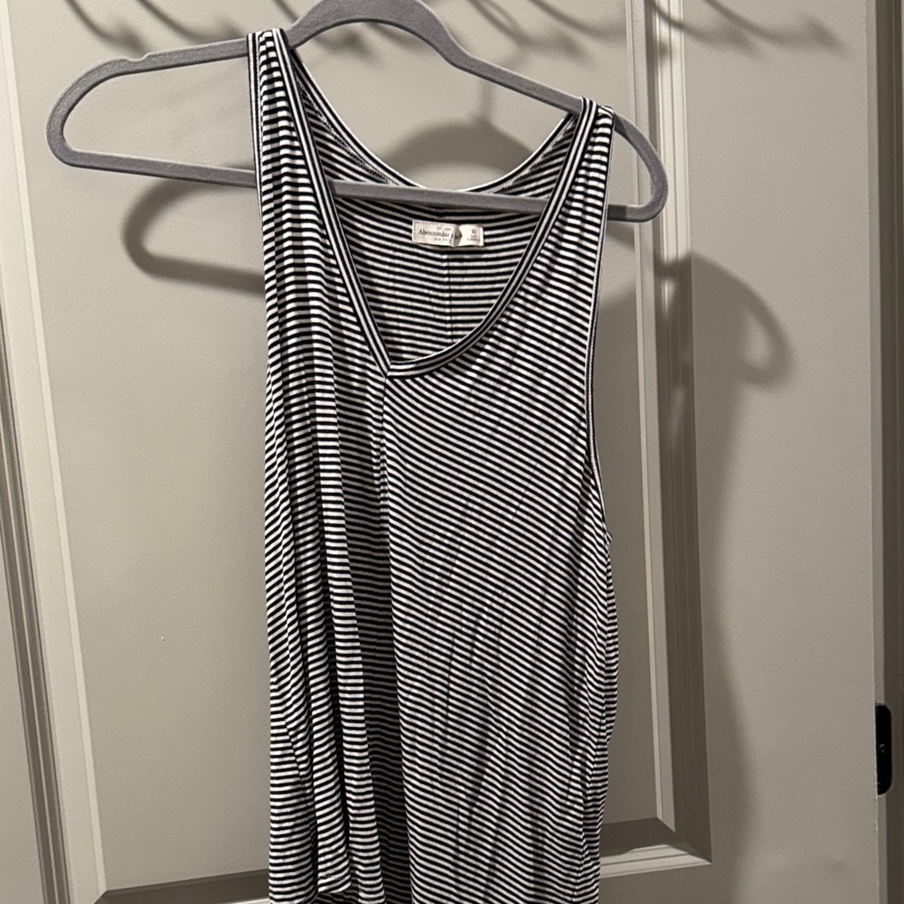 Abercrombie & Fitch Black and White Striped Tee